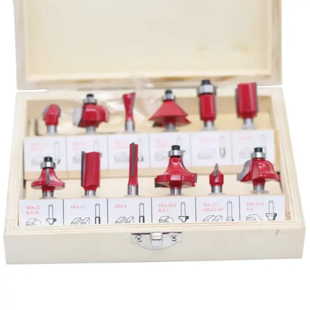 1/4″ shank router bit set in wood box